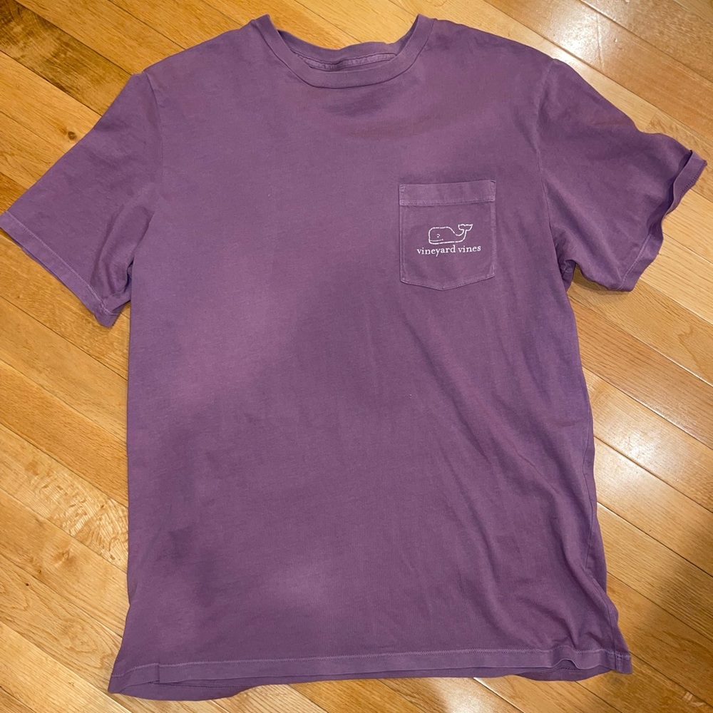 Men’s Vineyard Vines graphic tee shirt